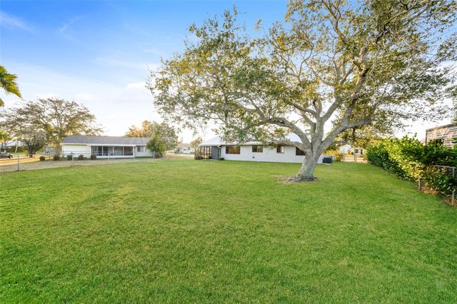 2299 SE Rainier Rd, Port St Lucie, FL 34952