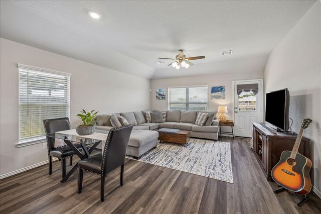 305 Cumberland Forest Drive, Magnolia, TX 77354