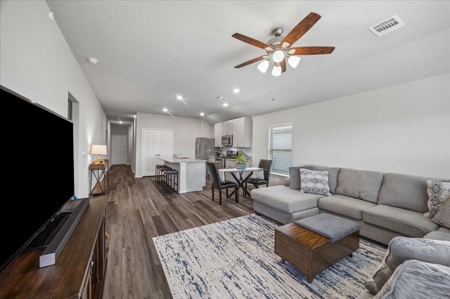 305 Cumberland Forest Drive, Magnolia, TX 77354