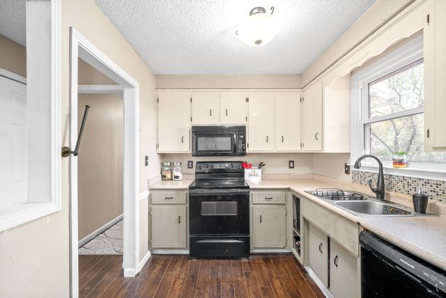 434 Bluff Dr, Clarksville, TN 37043