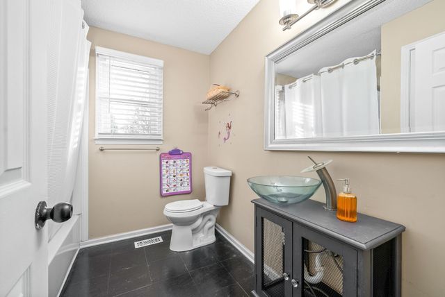 434 Bluff Dr, Clarksville, TN 37043