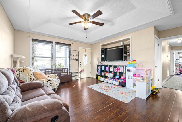 434 Bluff Dr, Clarksville, TN 37043