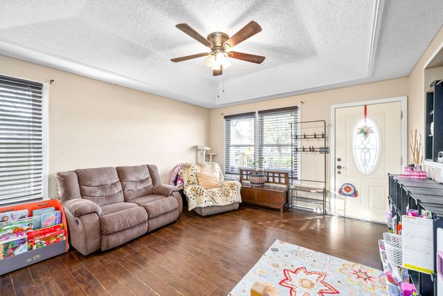 434 Bluff Dr, Clarksville, TN 37043