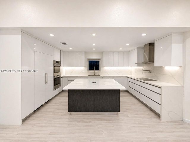 2616 Oakbrook Court, Weston, FL 33332