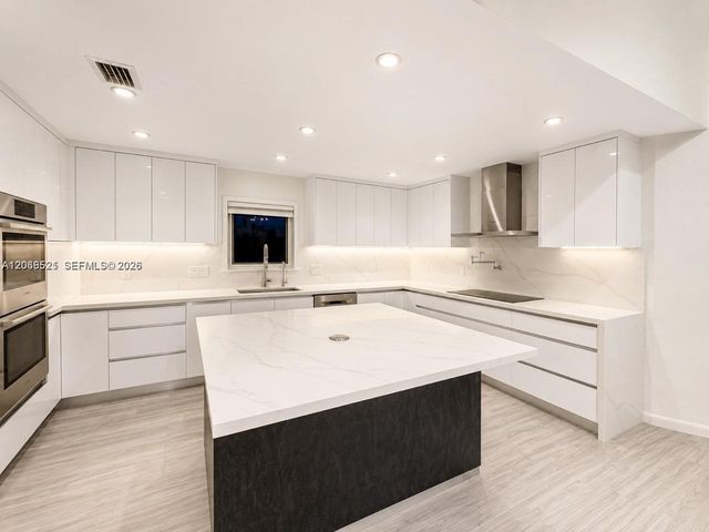 2616 Oakbrook Court, Weston, FL 33332