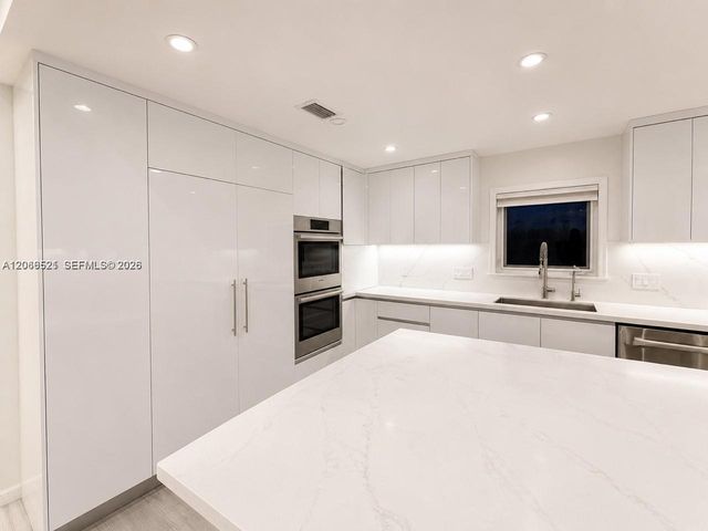 2616 Oakbrook Court, Weston, FL 33332