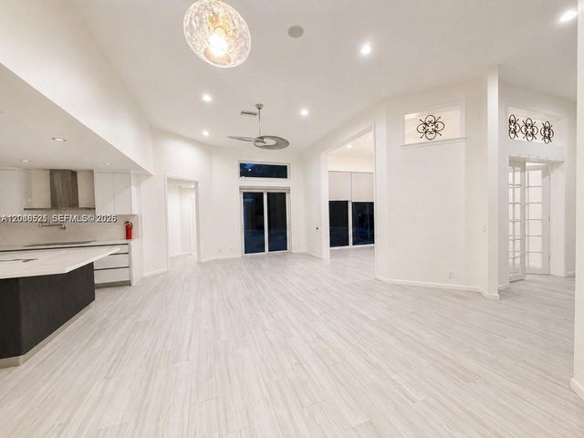 2616 Oakbrook Court, Weston, FL 33332