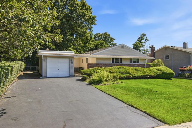 9 Bowman Lane, Kings Park, NY 11754