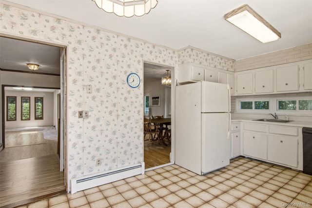 9 Bowman Lane, Kings Park, NY 11754