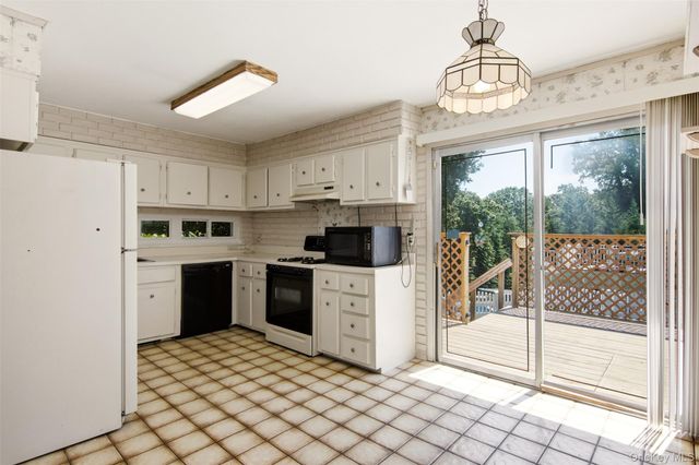 9 Bowman Lane, Kings Park, NY 11754