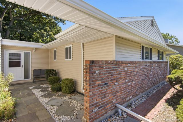 9 Bowman Lane, Kings Park, NY 11754