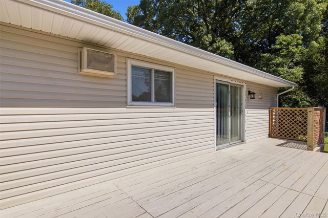 9 Bowman Lane, Kings Park, NY 11754