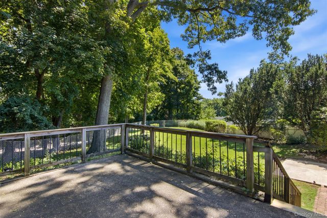 9 Bowman Lane, Kings Park, NY 11754