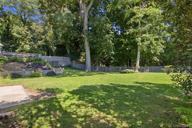 9 Bowman Lane, Kings Park, NY 11754