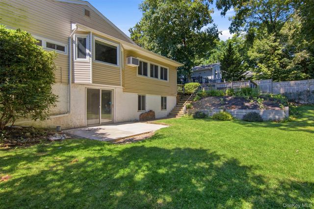 9 Bowman Lane, Kings Park, NY 11754