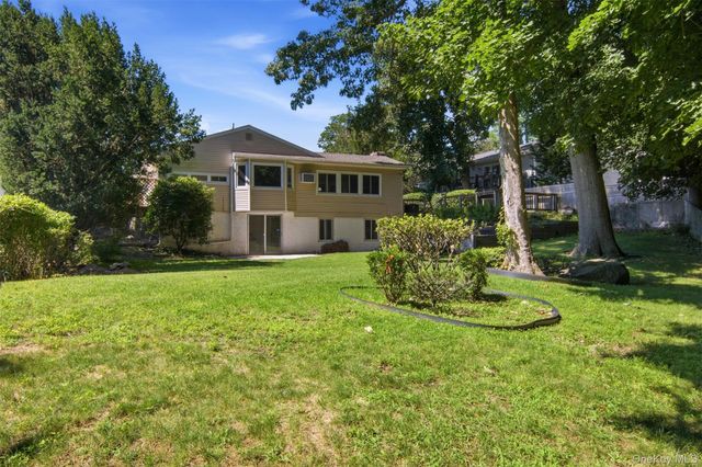 9 Bowman Lane, Kings Park, NY 11754