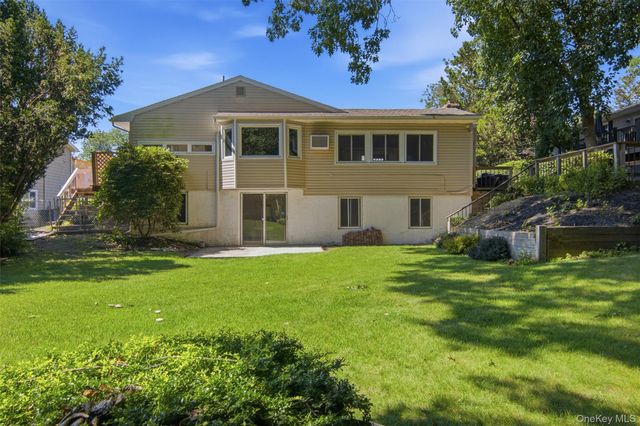 9 Bowman Lane, Kings Park, NY 11754