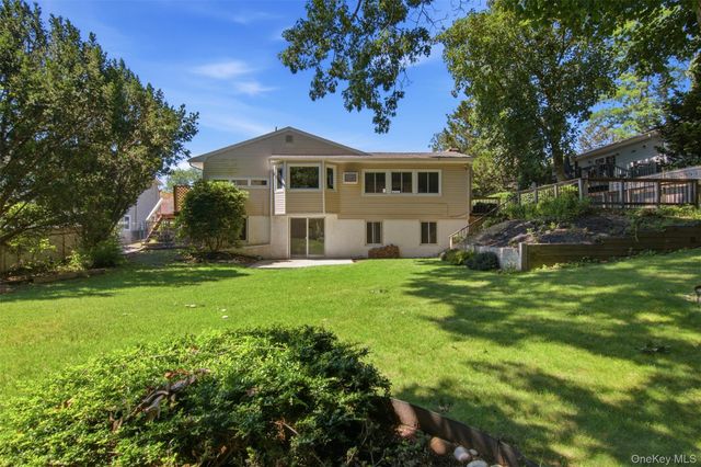 9 Bowman Lane, Kings Park, NY 11754