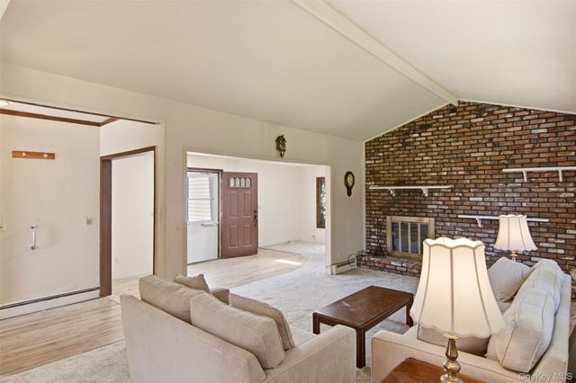 9 Bowman Lane, Kings Park, NY 11754