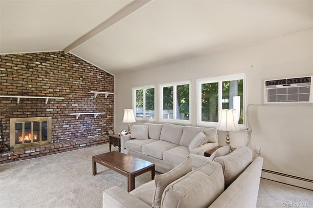 9 Bowman Lane, Kings Park, NY 11754