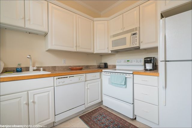 6 Restmere Terrace, Middletown, RI 02842