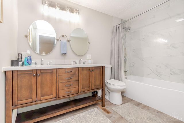 20 Bristol Drive, Centerville, OH 45458