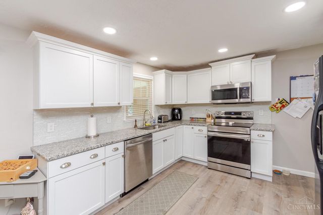 20 Bristol Drive, Centerville, OH 45458