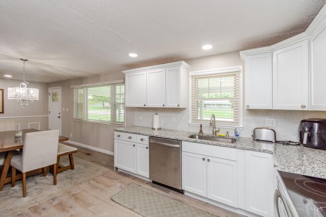 20 Bristol Drive, Centerville, OH 45458
