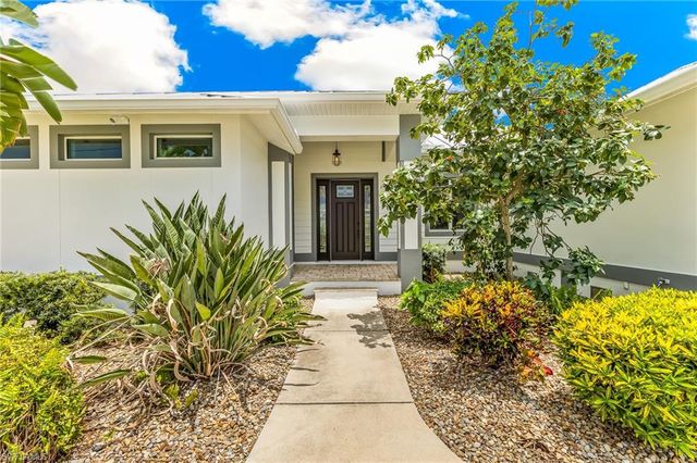 2477 Sierra LN, Punta Gorda, FL 33950