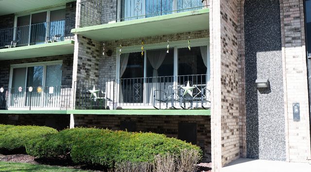 9140 S PULASKI Road 1W, Oak Lawn, IL 60453