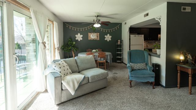 9140 S PULASKI Road 1W, Oak Lawn, IL 60453