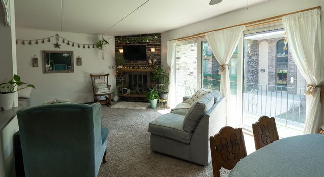 9140 S PULASKI Road 1W, Oak Lawn, IL 60453