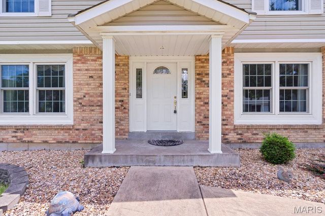 15580 Parasol Drive, Chesterfield, MO 63017