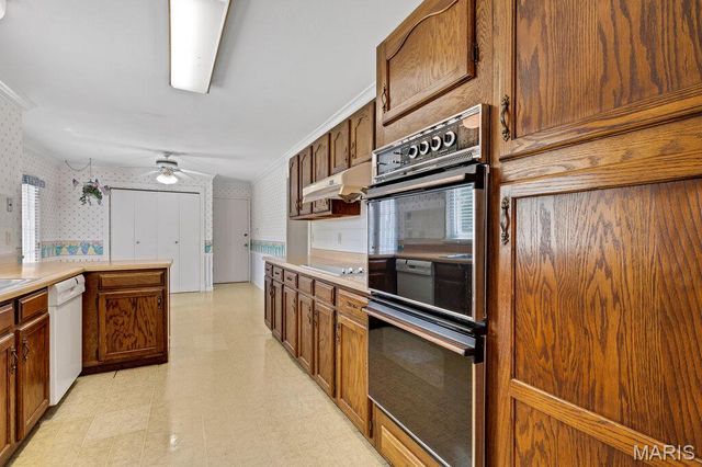 15580 Parasol Drive, Chesterfield, MO 63017