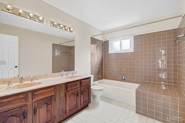 15580 Parasol Drive, Chesterfield, MO 63017