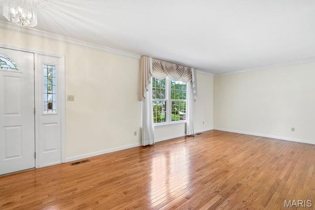 15580 Parasol Drive, Chesterfield, MO 63017