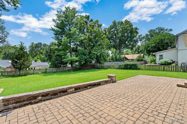 15580 Parasol Drive, Chesterfield, MO 63017