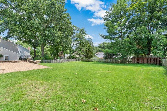 15580 Parasol Drive, Chesterfield, MO 63017