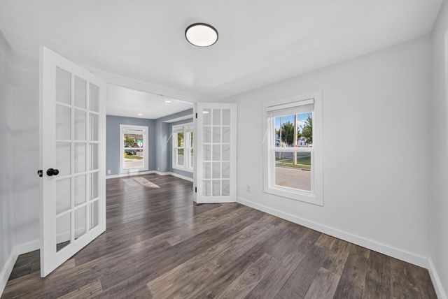 400 W 7TH AVENUE, Oshkosh, WI 54902