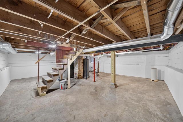 400 W 7TH AVENUE, Oshkosh, WI 54902