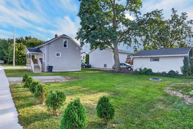 400 W 7TH AVENUE, Oshkosh, WI 54902