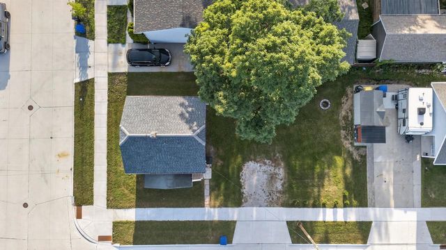 400 W 7TH AVENUE, Oshkosh, WI 54902