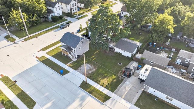 400 W 7TH AVENUE, Oshkosh, WI 54902