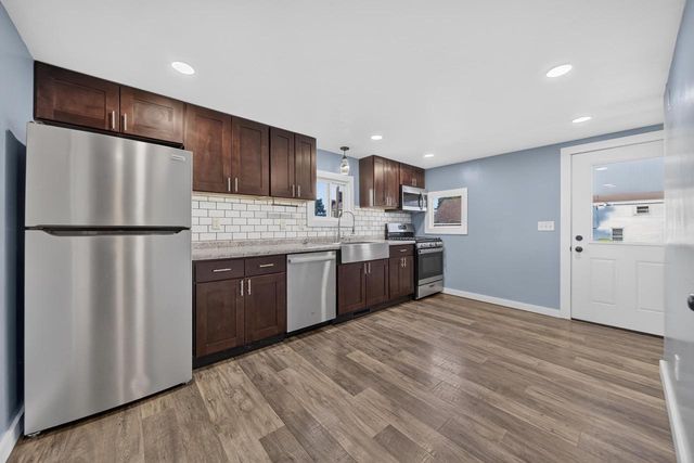 400 W 7TH AVENUE, Oshkosh, WI 54902