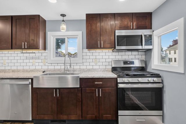 400 W 7TH AVENUE, Oshkosh, WI 54902