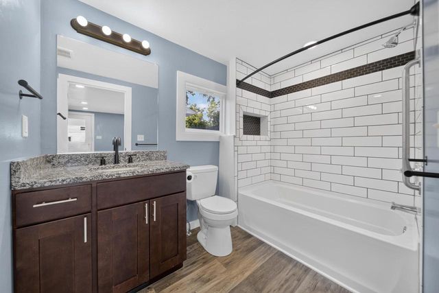400 W 7TH AVENUE, Oshkosh, WI 54902