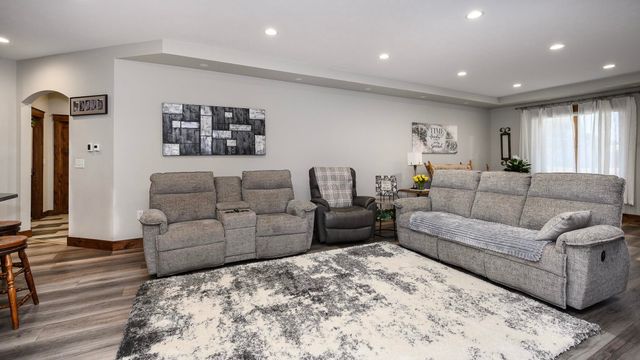 6209 Misty Waters Drive, Bismarck, ND 58503