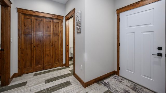 6209 Misty Waters Drive, Bismarck, ND 58503