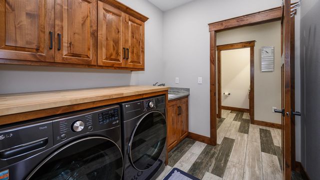 6209 Misty Waters Drive, Bismarck, ND 58503