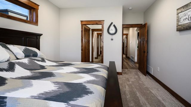 6209 Misty Waters Drive, Bismarck, ND 58503